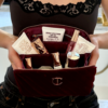 MAKE-UP-TASCHE DER TRÄUME, MITTEL
